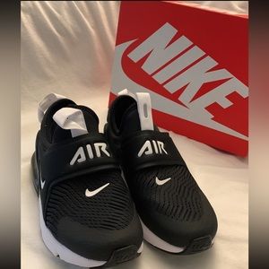 Boys Nike Air Max extreme 270 black & white slip on size 13